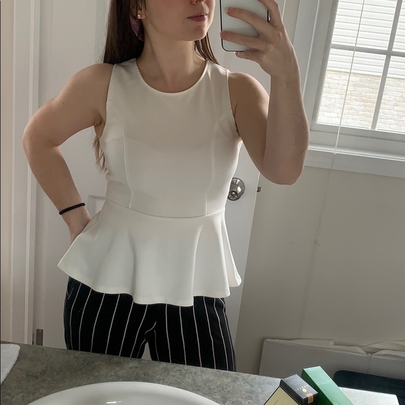 3 for $20 ⭐️ White peplum top - Picture 4 of 5